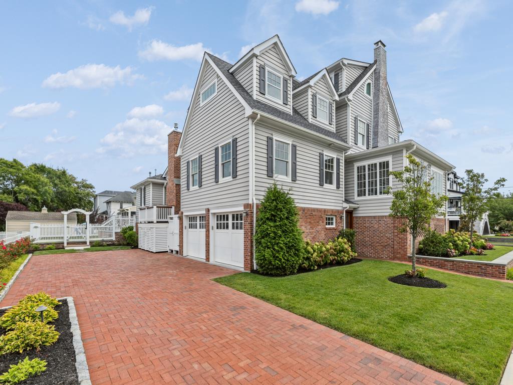 901 Benton Avenue | Photo 3