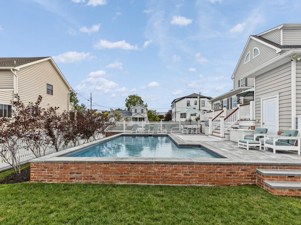 901 Benton Avenue | Photo 4