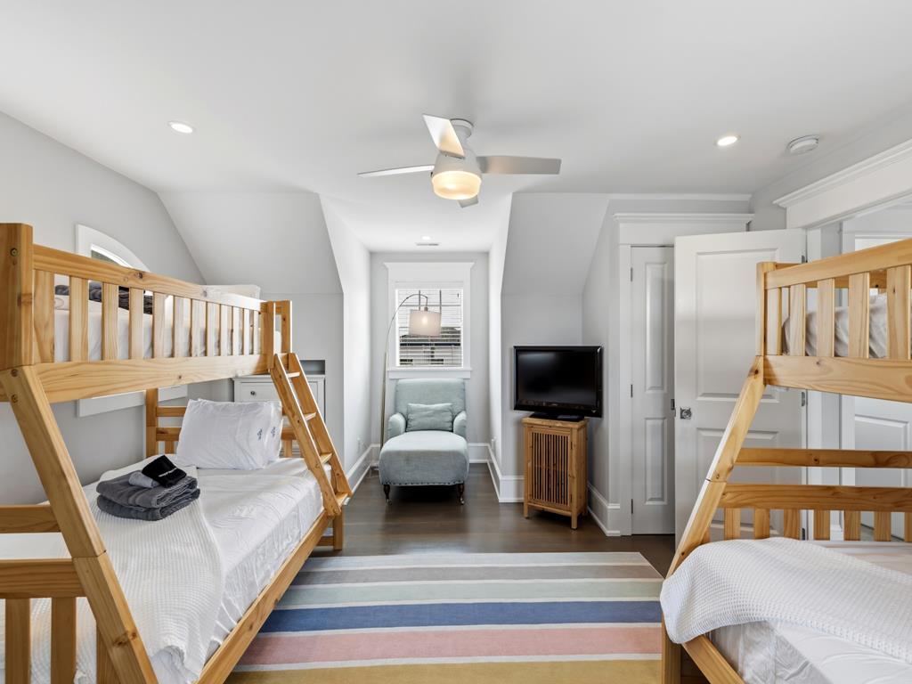 901 Benton Avenue | Photo 28