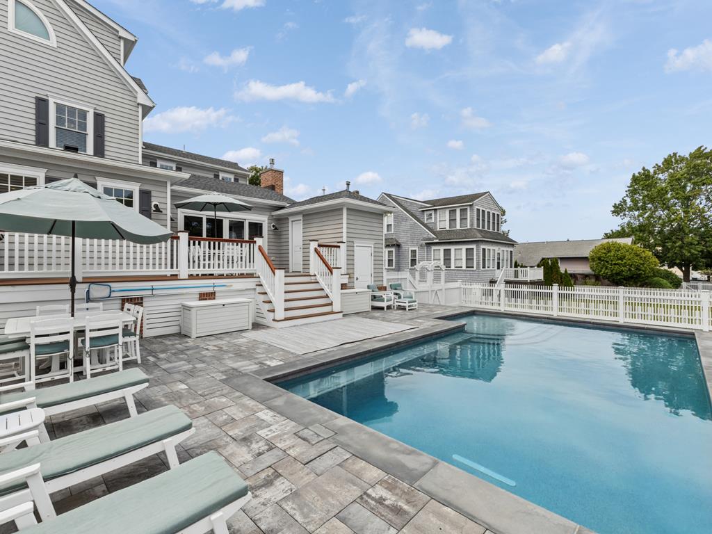 901 Benton Avenue | Photo 5