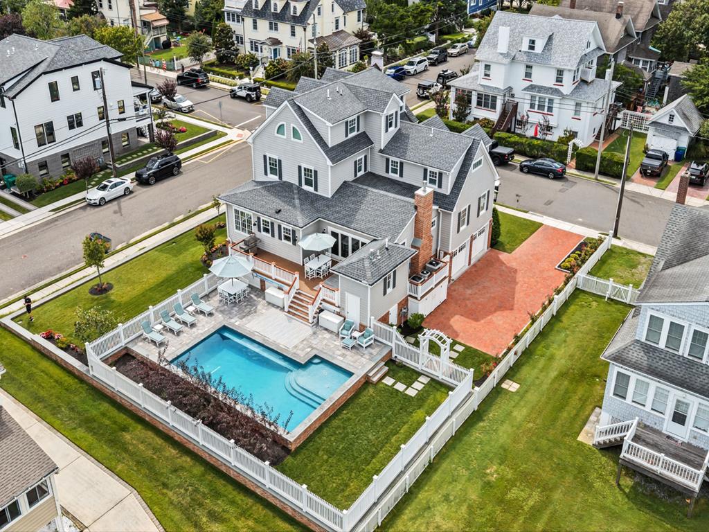 901 Benton Avenue | Photo 32