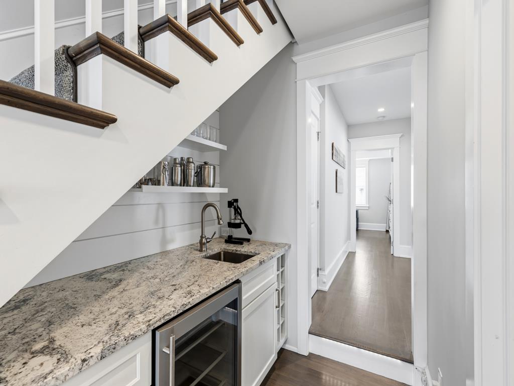901 Benton Avenue | Photo 10