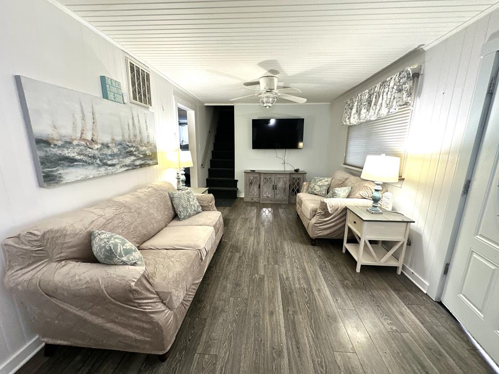7 Locust Road - Year Round - 2 Bed 2 Bath | Photo 3