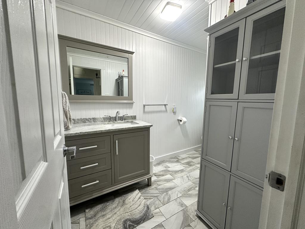 7 Locust Road - Year Round - 2 Bed 2 Bath | Photo 12