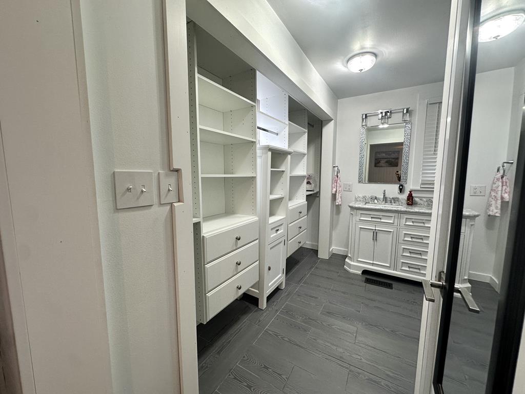 7 Locust Road - Year Round - 2 Bed 2 Bath | Photo 18