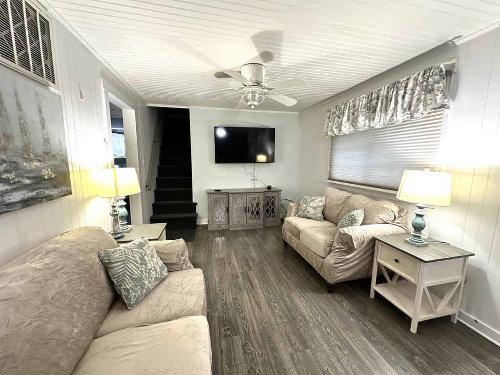 7 Locust Road - Year Round - 2 Bed 2 Bath | Photo 4