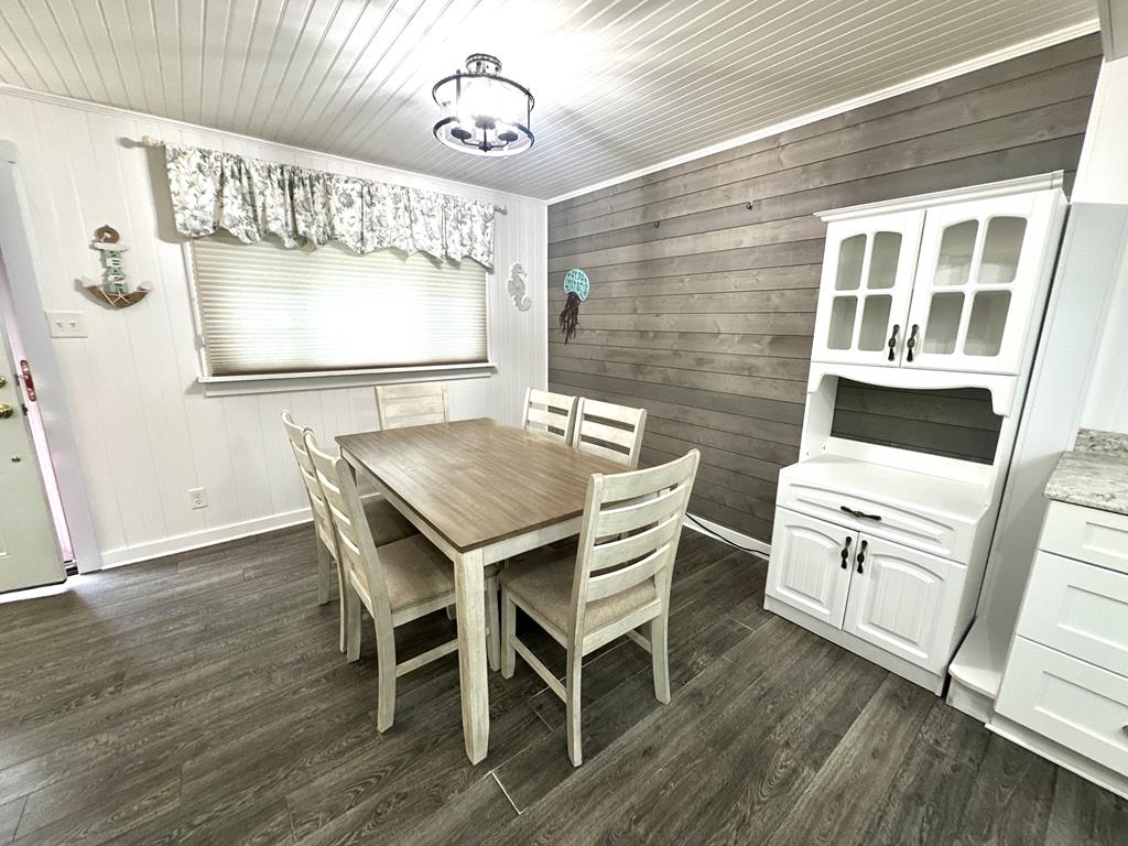 7 Locust Road - Year Round - 2 Bed 2 Bath | Photo 8