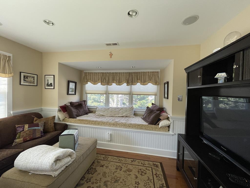320 Knox Avenue, 2027 NEW | Photo 13