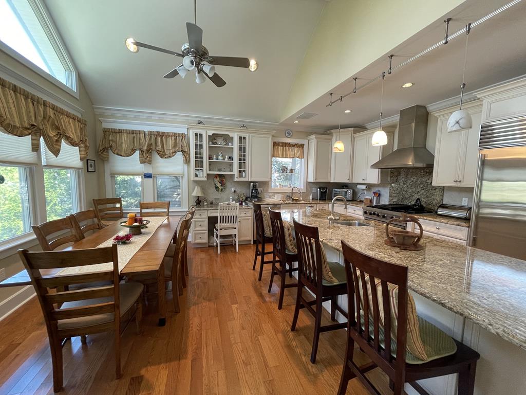 320 Knox Avenue, 2027 NEW | Photo 9