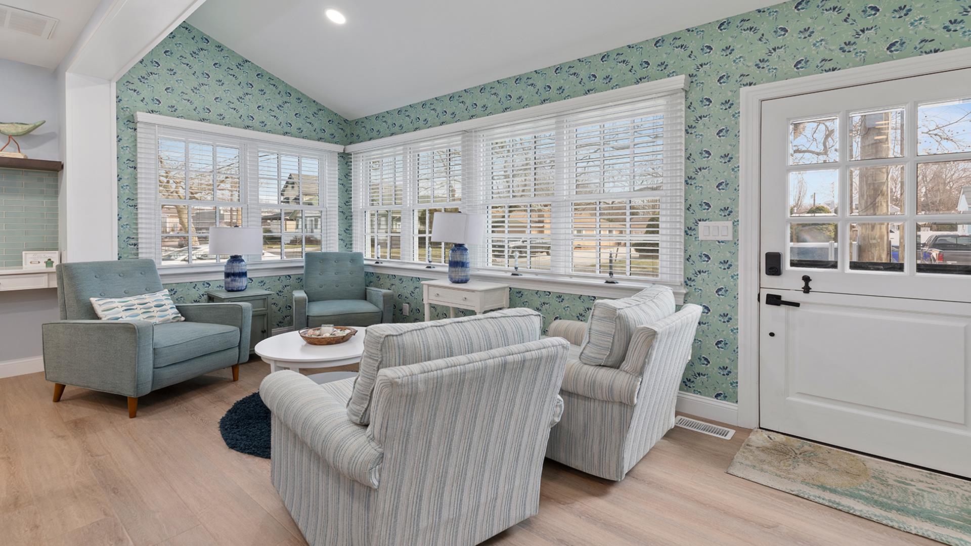 The Salt and Sea Washington Street Retreat