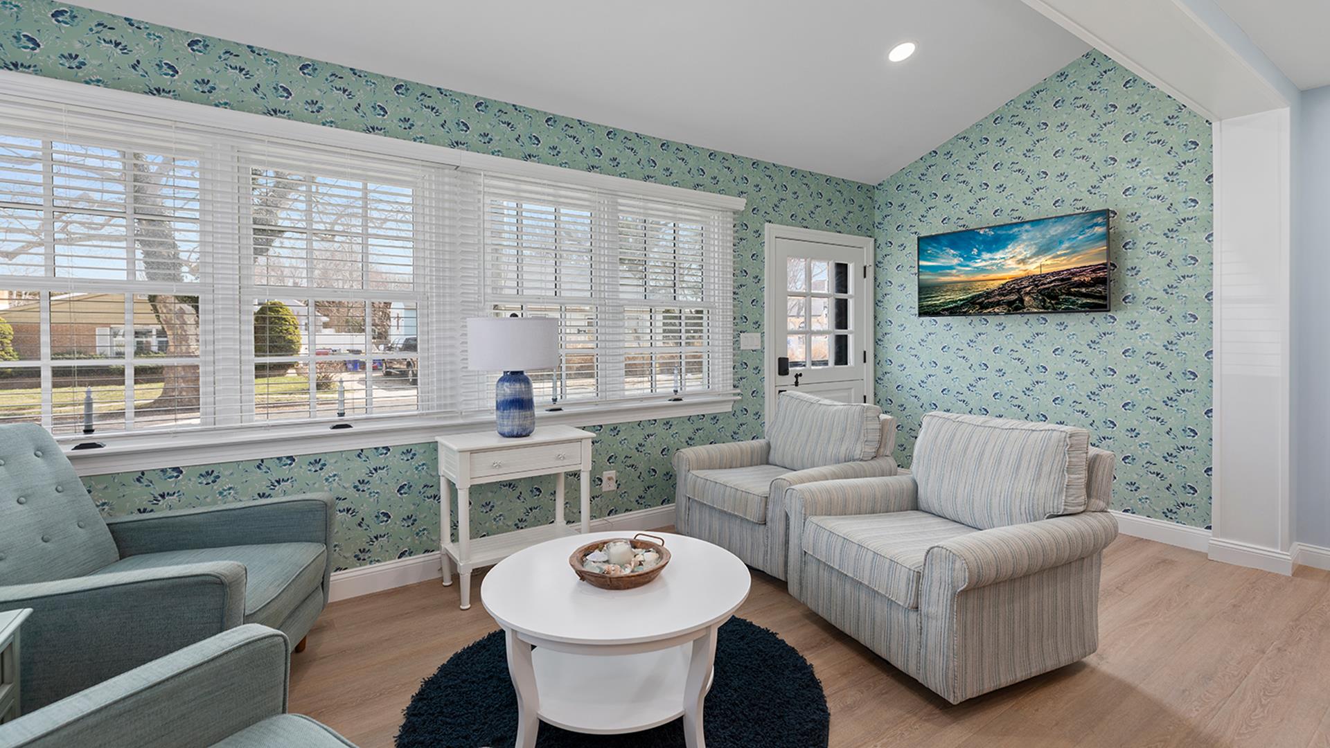 The Salt and Sea Washington Street Retreat