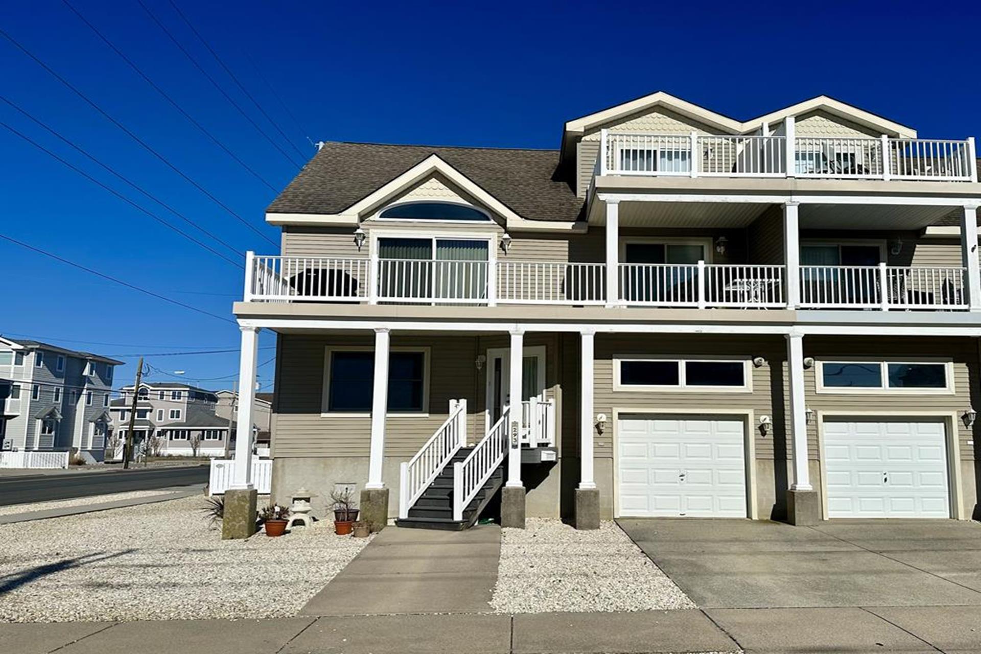 293 35th St, Avalon (Center)