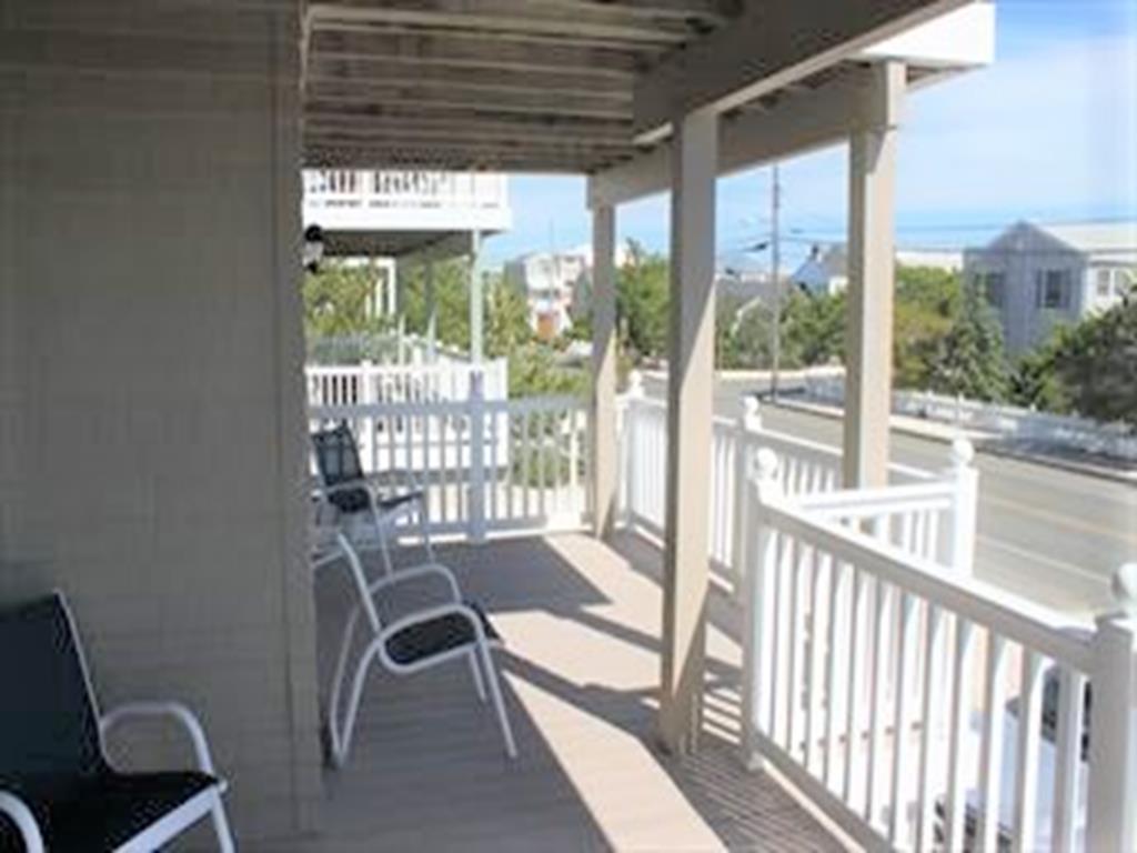 11504 Beach Avenue, Haven Beach (Ocean Side)