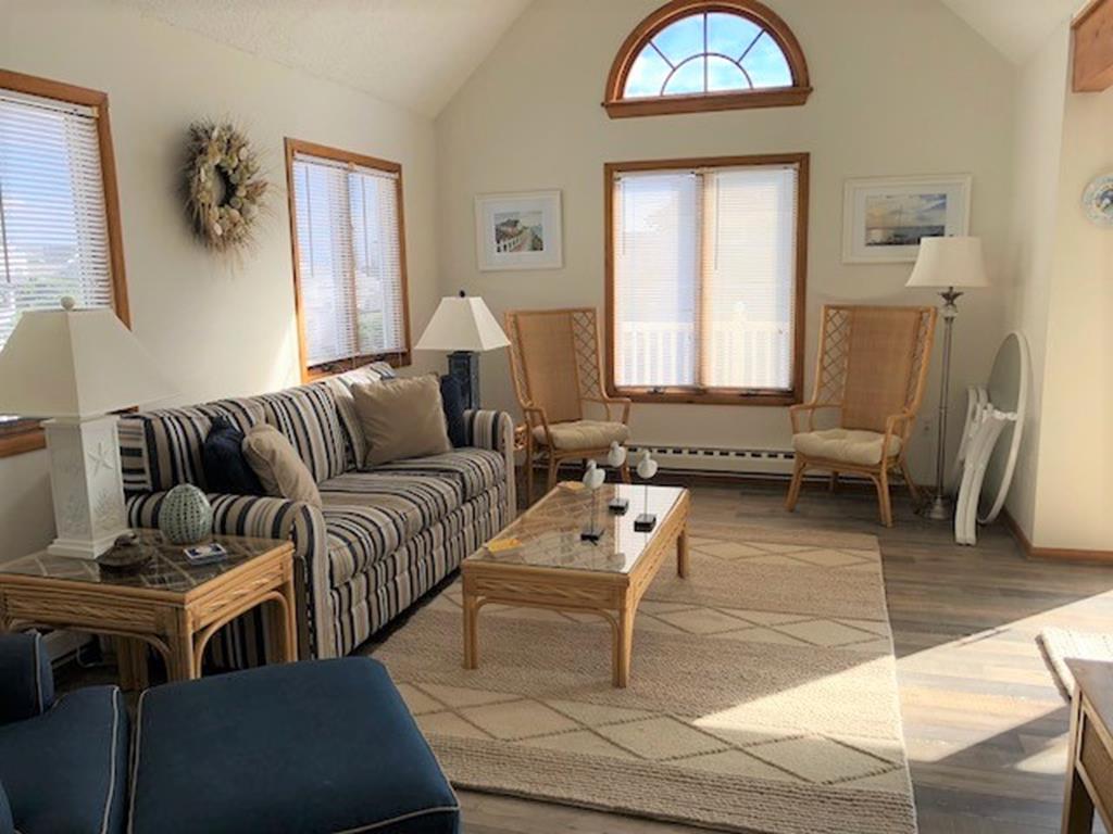 11504 Beach Avenue, Haven Beach (Ocean Side)