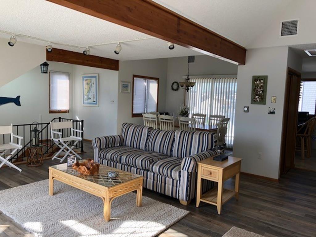 11504 Beach Avenue, Haven Beach (Ocean Side)