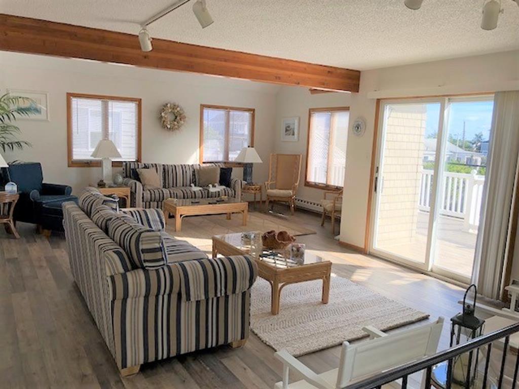 11504 Beach Avenue, Haven Beach (Ocean Side)