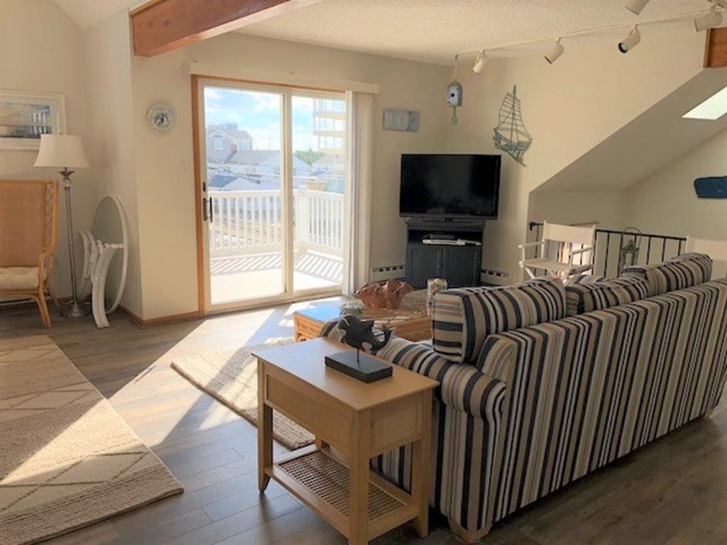 11504 Beach Avenue, Haven Beach (Ocean Side)