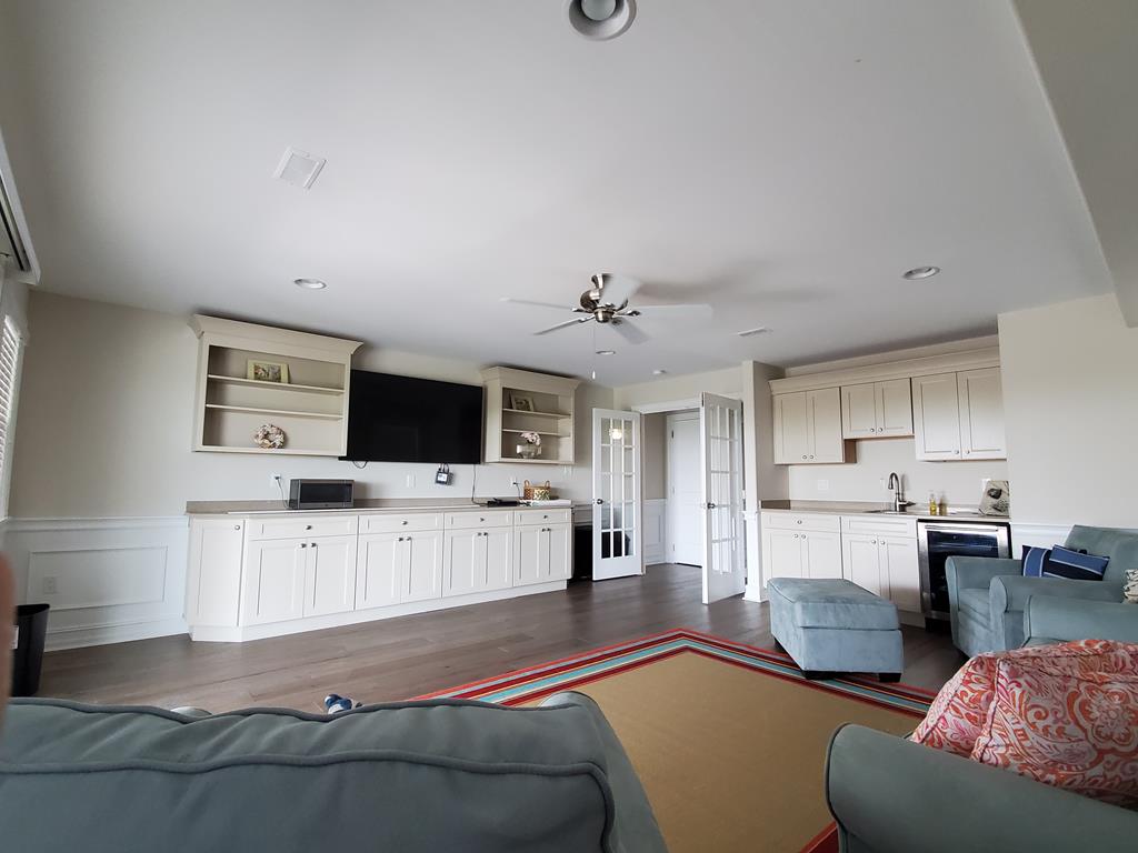 6821 Pleasure  Avenue North - Picture 