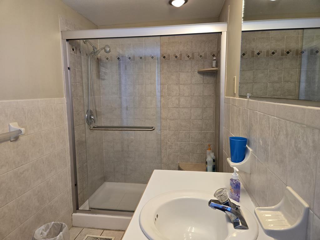 2305 Landis Avenue - Picture 