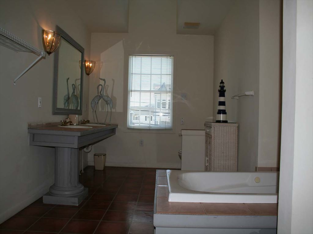 7904 Central Avenue - Picture 