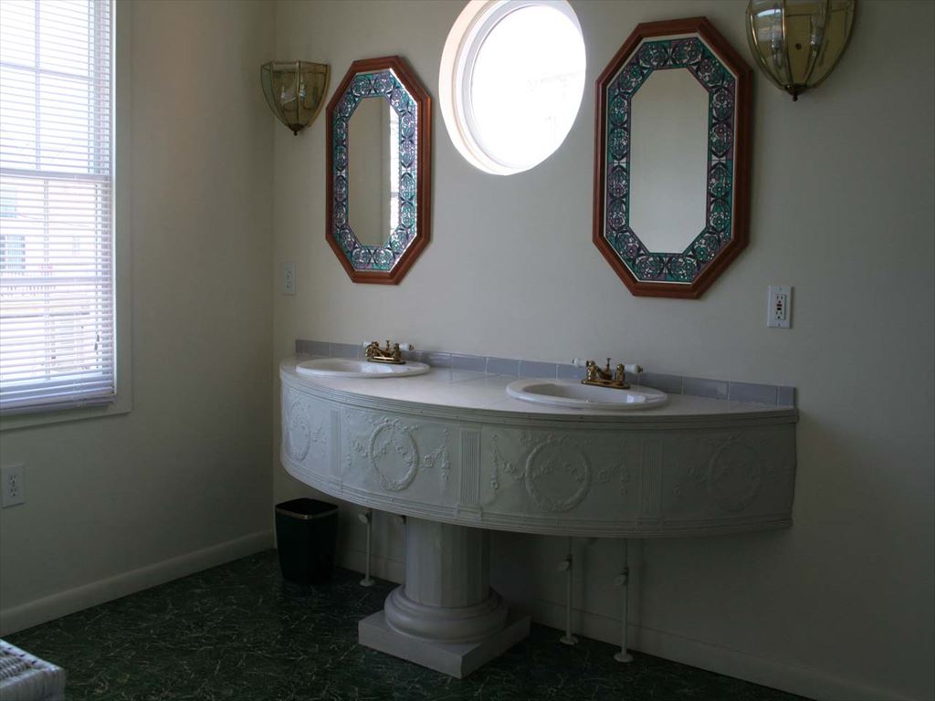 7904 Central Avenue - Picture 