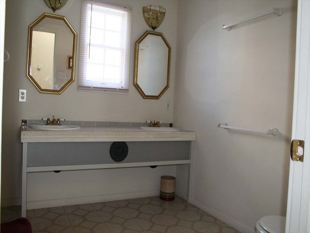 7904 Central Avenue - Picture 