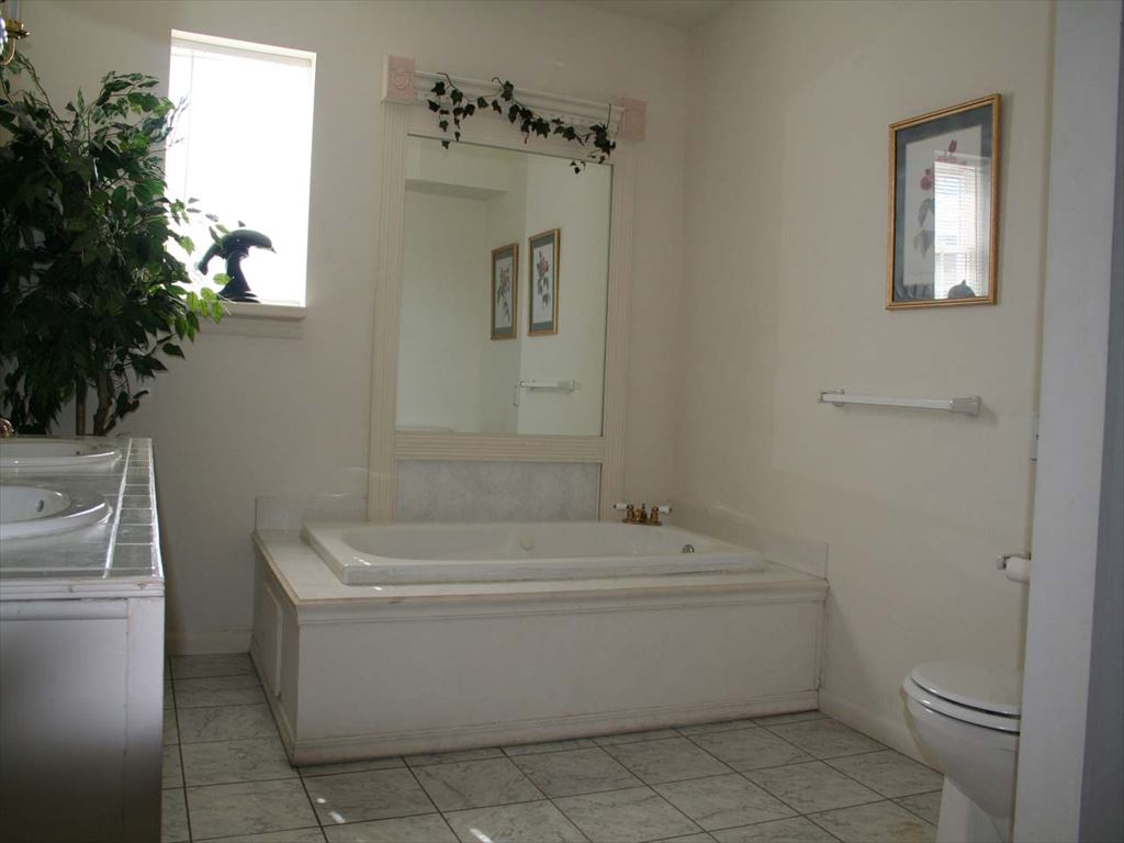 7904 Central Avenue - Picture 