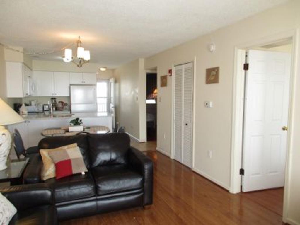 4400 Beach - Picture 