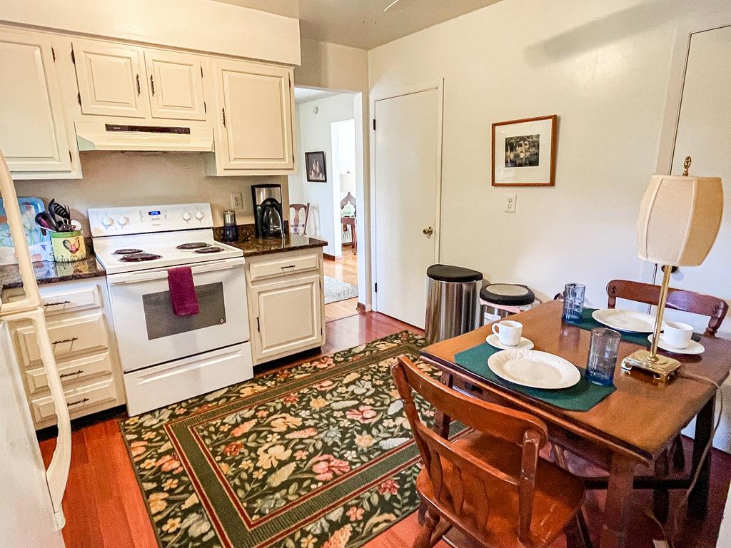 547 Sunset Blvd | Photo 12