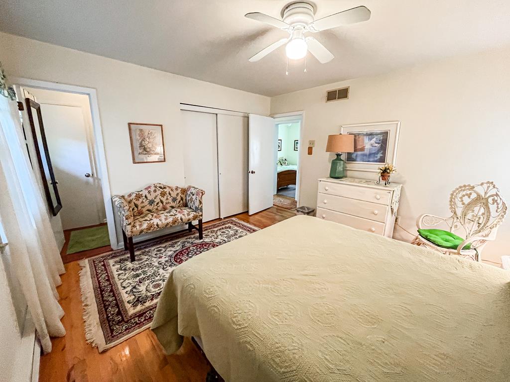 547 Sunset Blvd | Photo 15