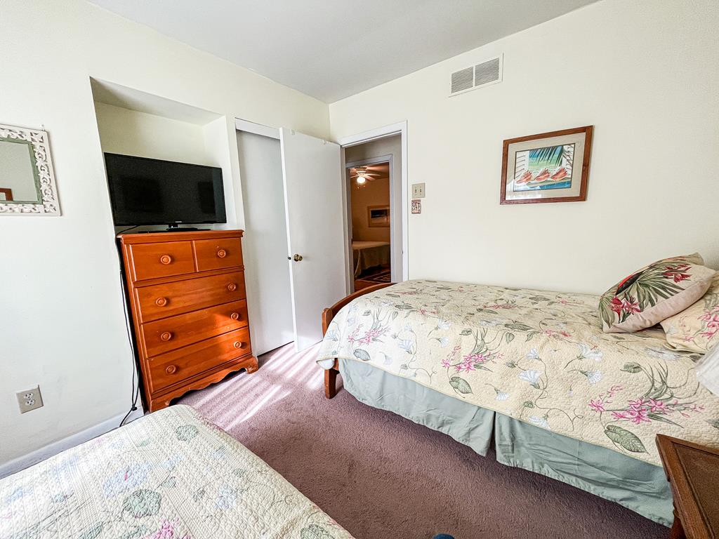 547 Sunset Blvd | Photo 18