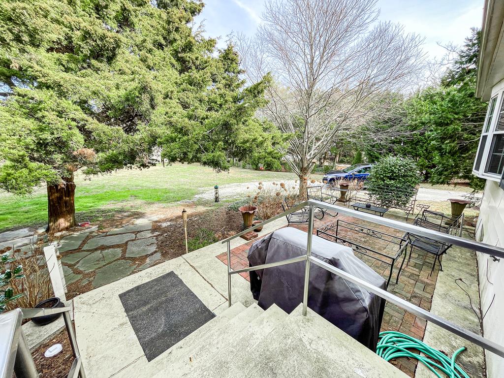 547 Sunset Blvd | Photo 23