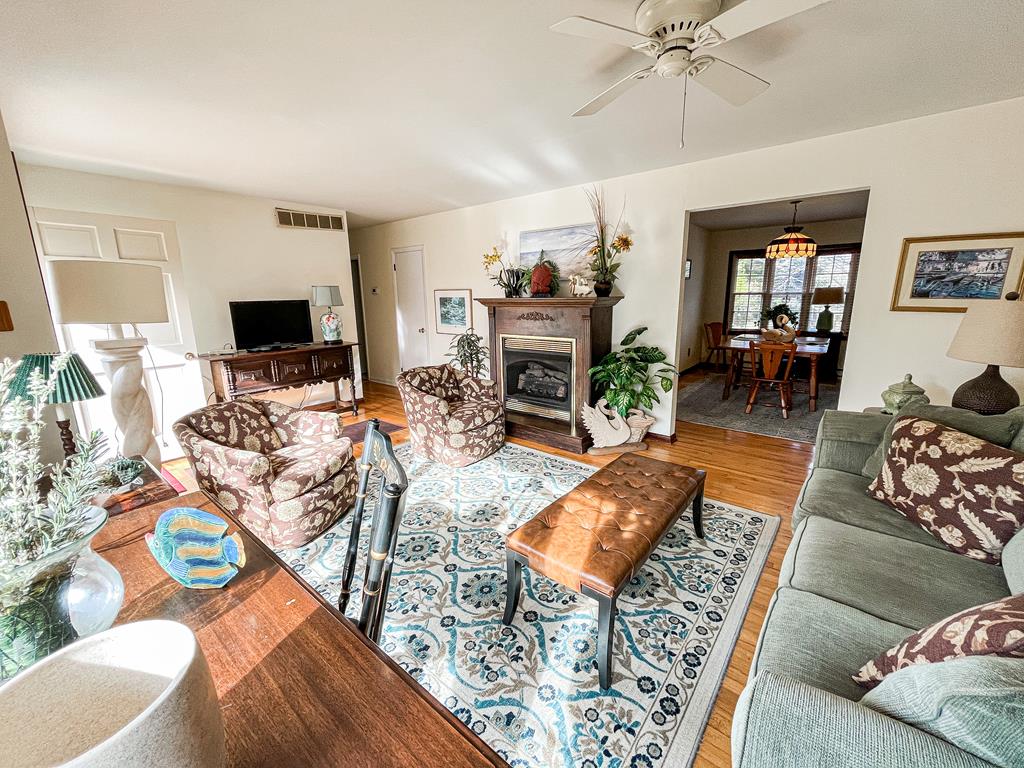 547 Sunset Blvd | Photo 7