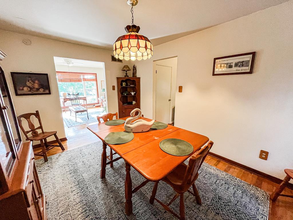 547 Sunset Blvd | Photo 10