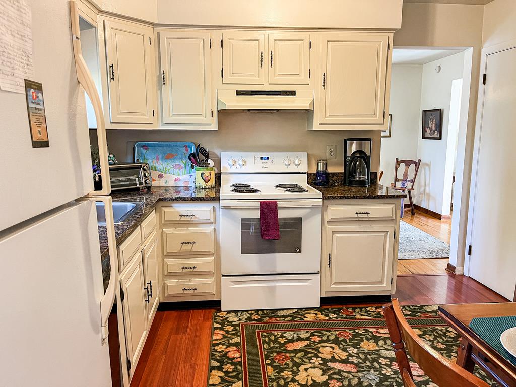 547 Sunset Blvd | Photo 11