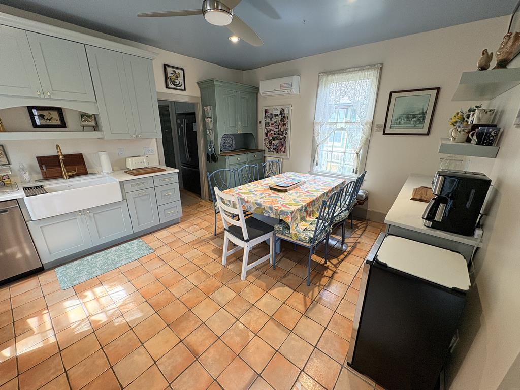 652 Hughes St | Photo 12