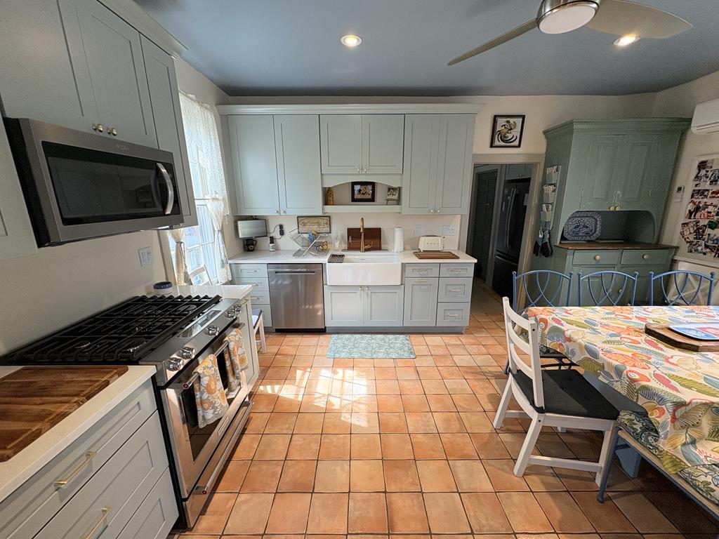 652 Hughes St | Photo 11