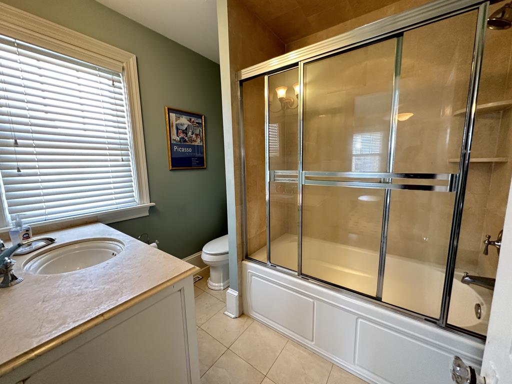 Seaside Splendor Close to The Beach | Photo 25