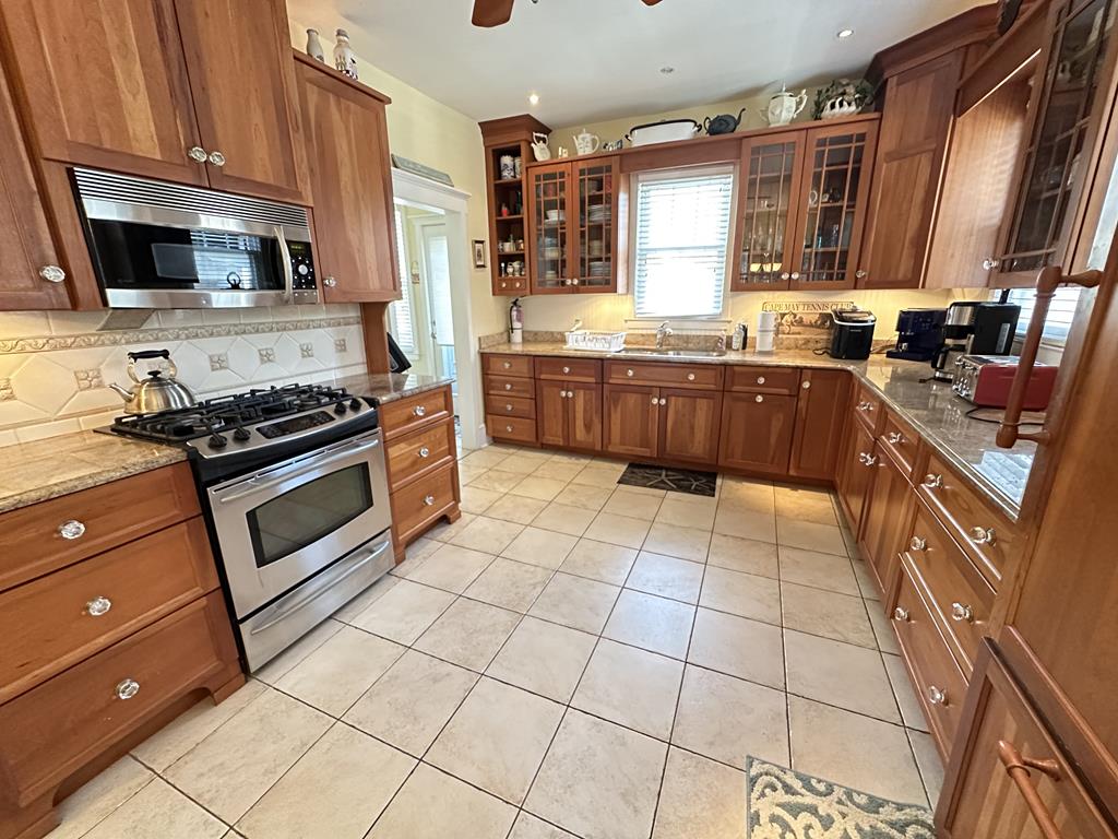 Seaside Splendor Close to The Beach | Photo 11