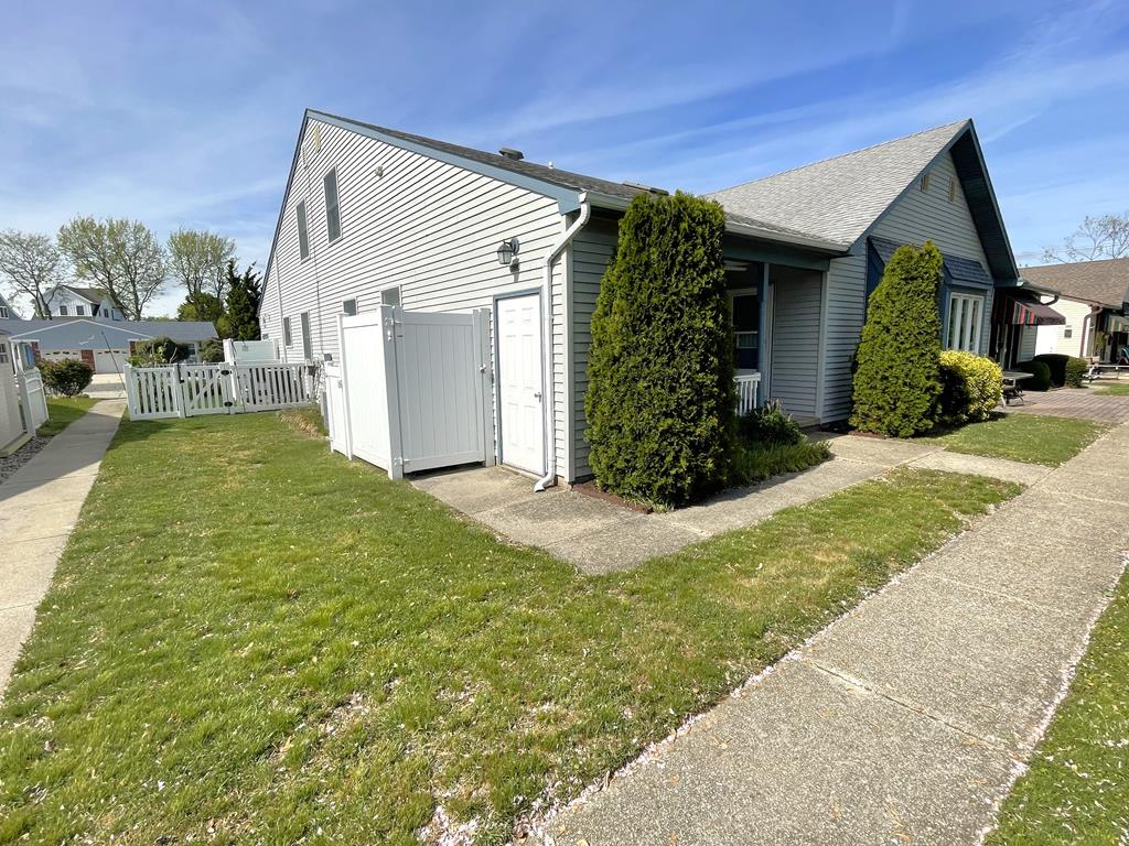 CUTE QUAD NEAR THE HARBOR | Photo 18