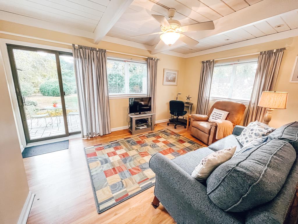 Lily Pad Lake Views | Photo 12