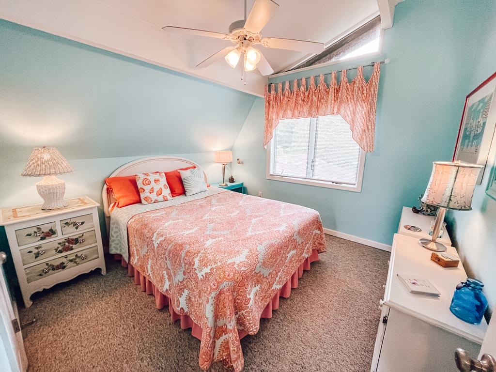 Lily Pad Lake Views | Photo 21