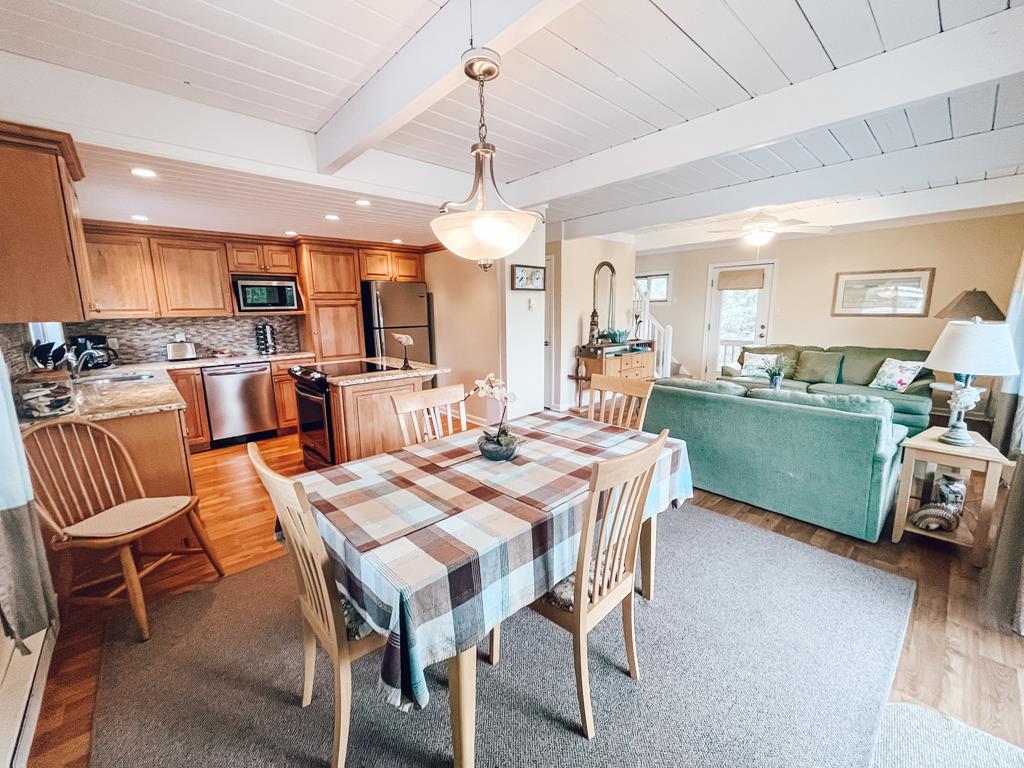 Lily Pad Lake Views | Photo 6