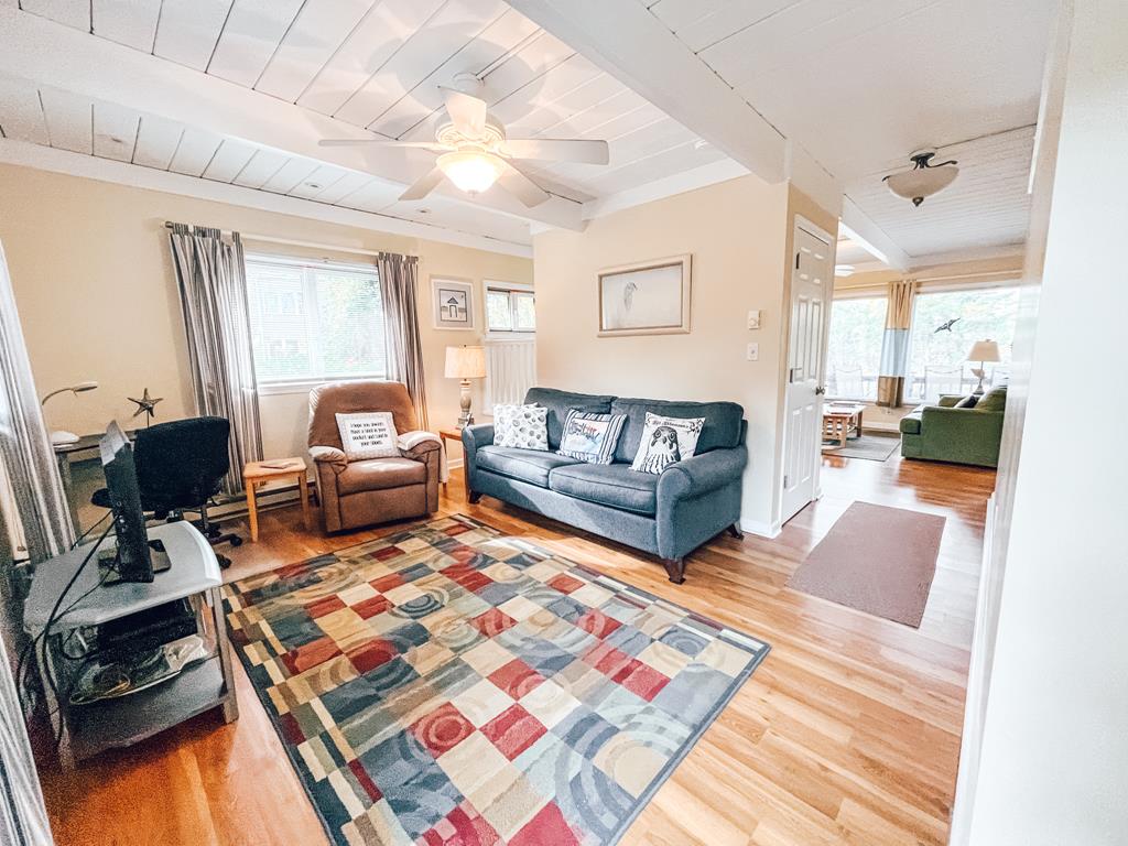 Lily Pad Lake Views | Photo 11