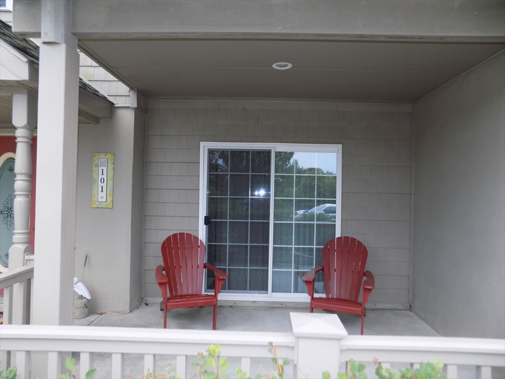 Fabulous Cape May Retreat with Pool | Photo 4