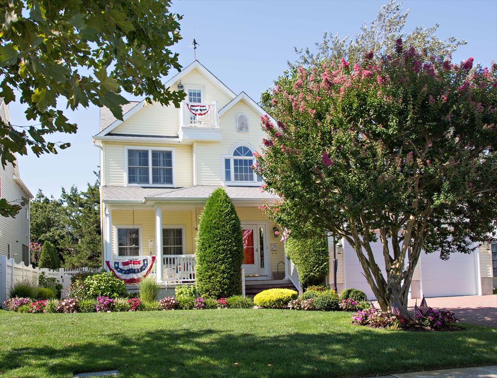 Three Blocks to Beach 