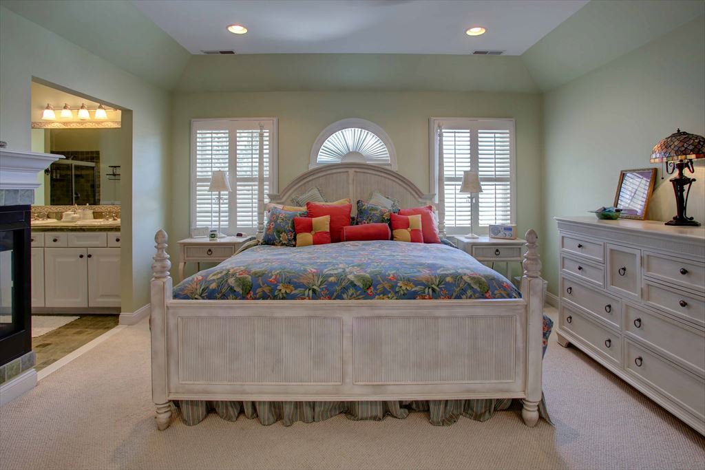 Another view of master king