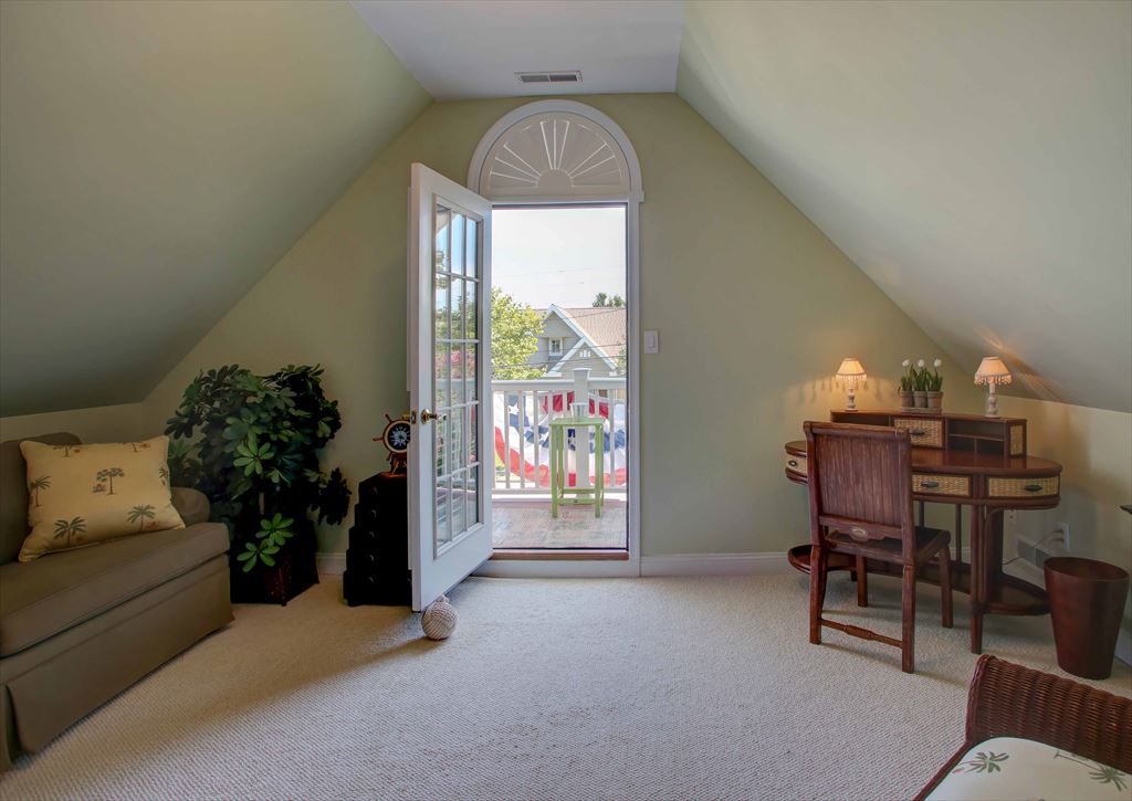 Second floor master sitting room