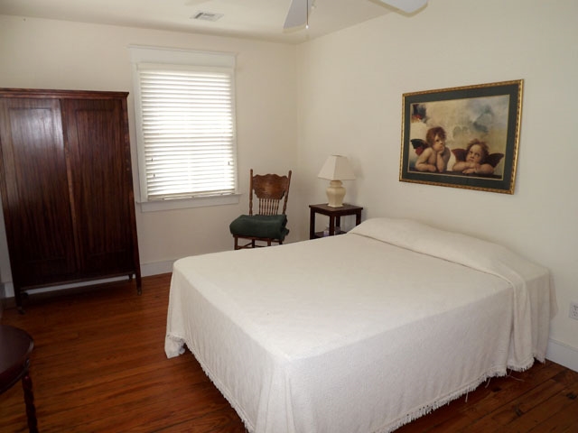 511 Hughes | Photo 8