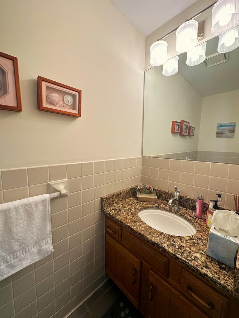 803 St. James Place | Photo 11